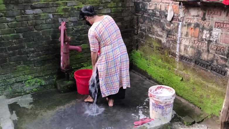 SAFI-SEXY: Saya melihat teman wanita saya mandi selepas itu saya membonggolnya...