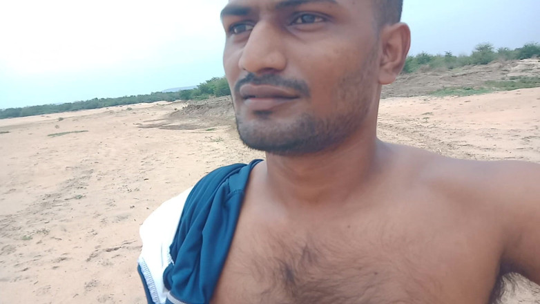 KUMBHA MANOJ KUMAR: 塾の女の子が先生