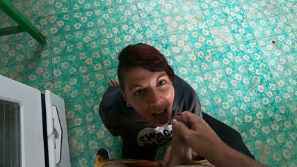 bekycarril: Přestaň dělat večeři, chci se ti vystříkat do pusy