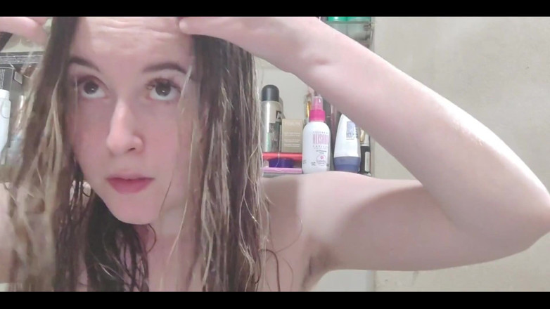 RavenHearth666VIP: It's Super Annoying to Brush with Wet Hair