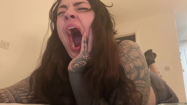 Miss Valentina: No puedo dejar de bostezar