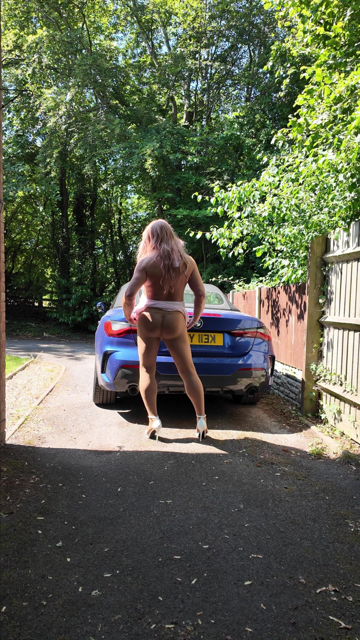 Kellycd2022: Crossdresser sexy Kellycd2022 Sunt rochia mea roz și ciorapi fără cusănă