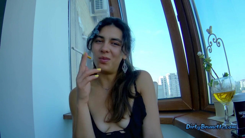 Dirty Brunette: 113 minutos de alta morena puta chupando e fodendo com...