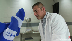 Butt Machine Boys: Blake Daniels blir krossad av maskiner