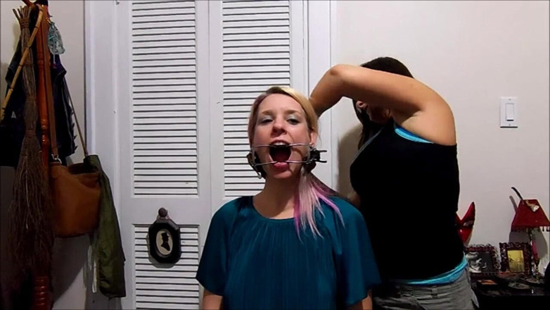 Selfgags classic: Dolly'nin öğürme eğitimi - bölüm 2
