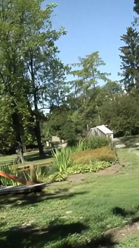Nadržená 20letá děvka převezme tři tvrdé ptáky v parním gangbangu