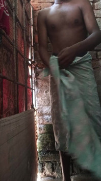 Indian Tamil Boy Ready to Bathing Video