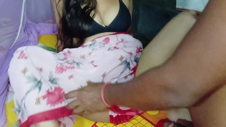 Soberingvogue: Bhabhi desi comel berkongkek