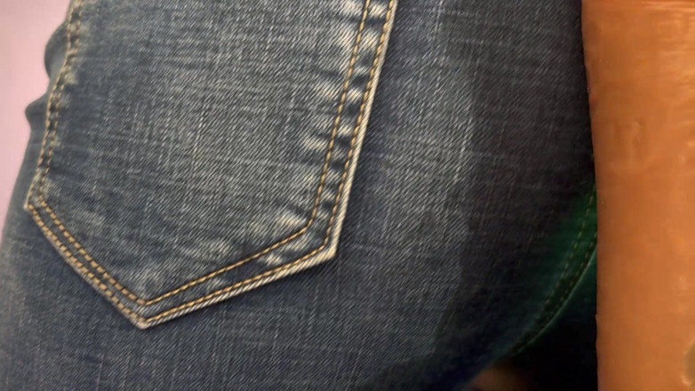 Rollerpublic: Seluar jeans menari dalam dildo besar