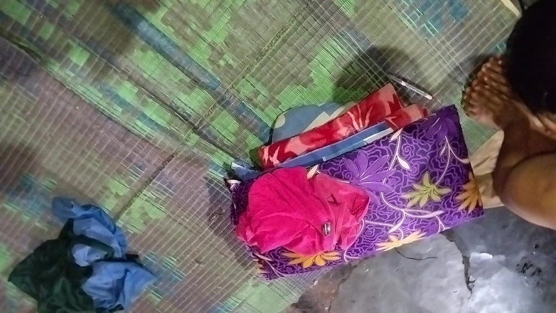 Mg3947731: Üvey baba inanılmaz seksi Arap üvey kızını burada sikiyor