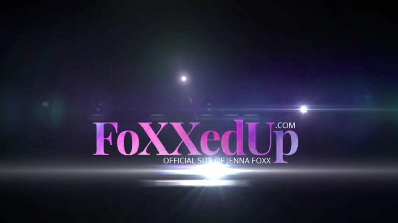 Jenna Foxx: Jenna Foxx squirting konkurs z Naomi Woods!