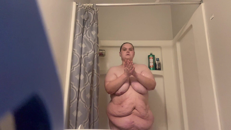 Fat Goddes: ashlil moti kutiya shaavar leti hai