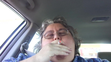BBW nurse Vicki adventures with friends: L'infermiera Vicki Donnona Grandissima Fuma in Macchina