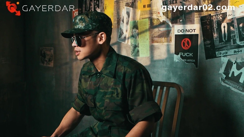 GAYERDAR: GIF-016 – Mund-Soldat mit steifem Schwanz / Heulende Weigerung, trocken zu ejakulieren