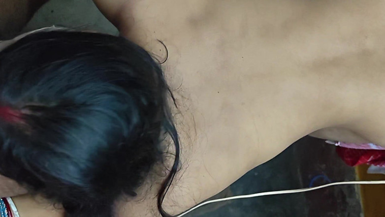 Busty Banuu: La cognata indiana ama succhiare un grosso cazzo, pompino sexy,...