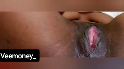 Veemany: Pepek basah terbuka luas