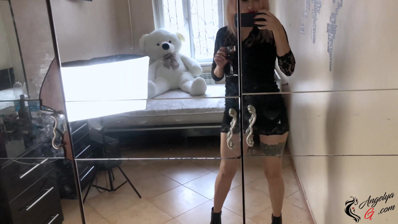 AnGelya G: Babe orgasms from favorite sex toys