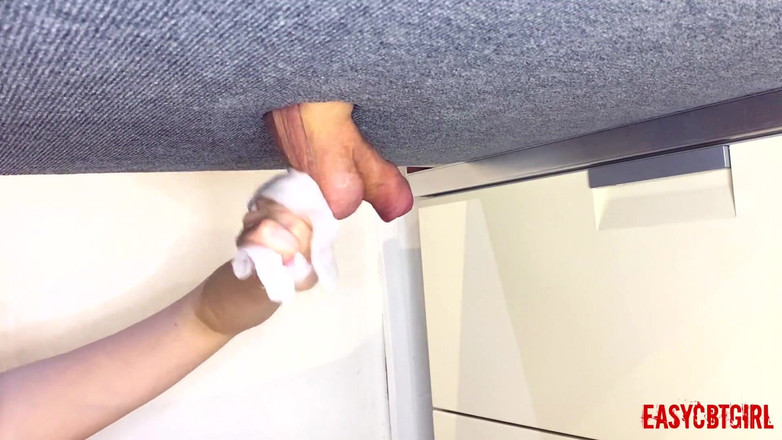 AnnyCandyPainboy: Paní holí koule svého otroka na dojící palubě easycbtgirl