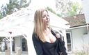 Hand Lotion Studios: Une blonde à gros nichons mange la chatte d&amp;#039;une adolescente toute...