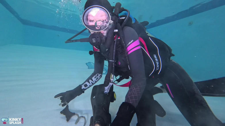 UKCuteGirl Lucy Lauren: Underwater Scuba Slave Training - Dominated in Chains &amp; Wetsuit Edging