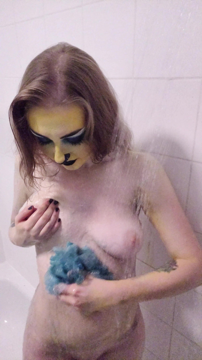 Em Yang: Ankha Body Paint Douche verwijderen