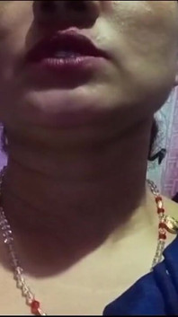 India da besos de labios sexy a todos sus fanáticos