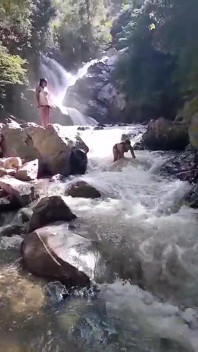 Sexy Couple Wants to Have Sex in the Jungle