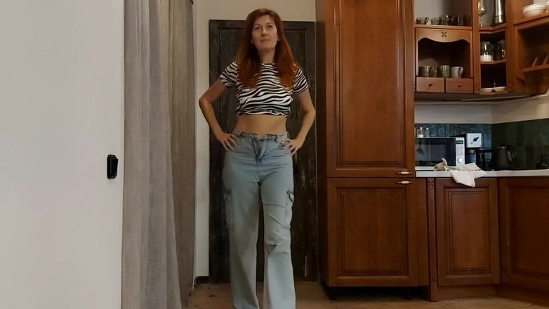 GinnaGg: 我是如何制作这个视频的幕后花絮。“一个女孩因为厕所很忙而弄湿了牛仔裤。”