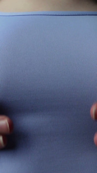 Jeu De Seins Flasques Avec Rebondir, Serrer Et Sucer Des Tétons