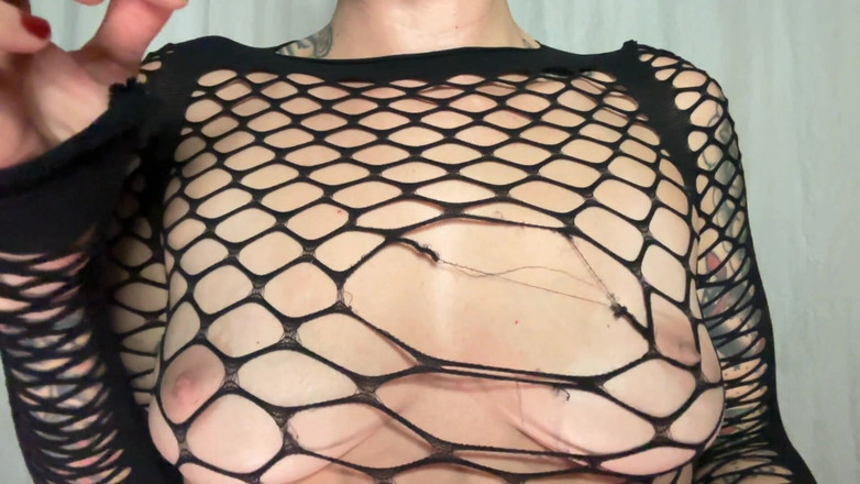 Miss Morticia: Toketku dicrot sperma hangat