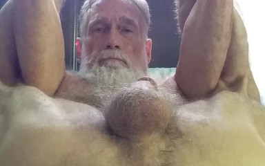 Mr hairy gardener: Editare centrată pe găuri