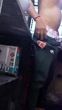 Bhabi Kitchen Me Kam Kar Rahi Thi Tab Devar Aya Aur Doggy Banake Choda