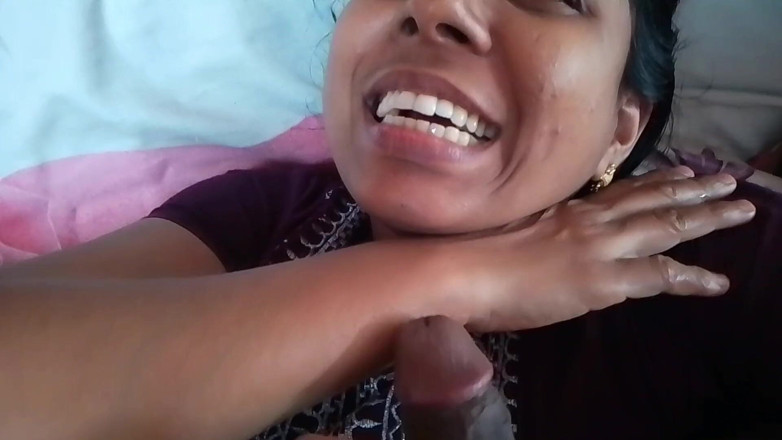 LEGSCOUPLE12: Malayali Housewife Puts Her Husband's Penis in Her Mouth and...