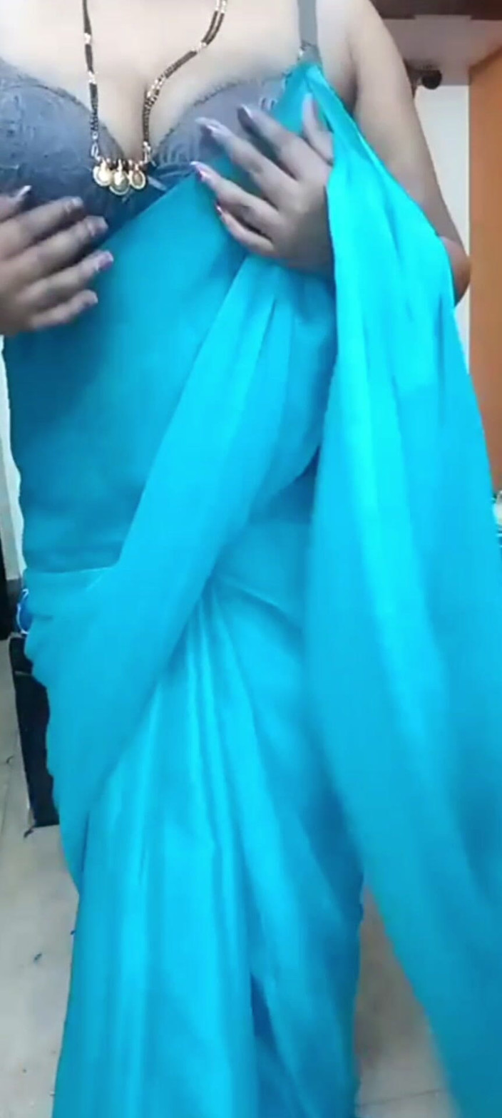 YourSexyWife: Bhabhi Ne Bagno Me Kholi Choli