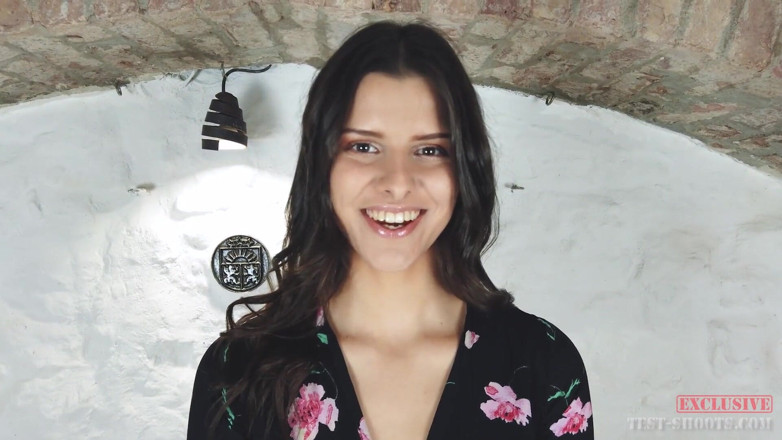 Test-Shoots: Exkluzivní video s hezkou roztomilou pannou Teen Violou Kat v...