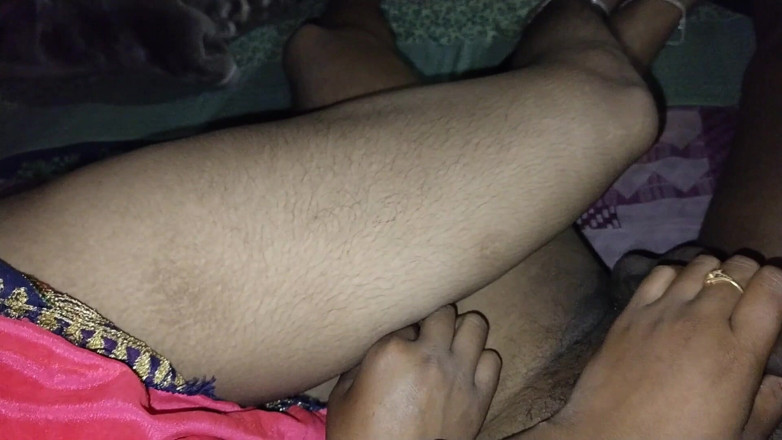 Rachna73: भाभी का मन कर रहा था चुदाई तो देवर का लंड हिलाने लगी