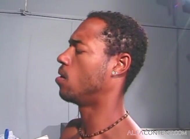 Gay show: Black twink pounding hunks ass