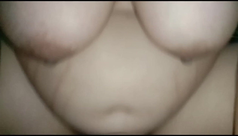 Chubbyme Pinay: Mătușa dolofană a fost umplută cu spermă de iubitul ei...