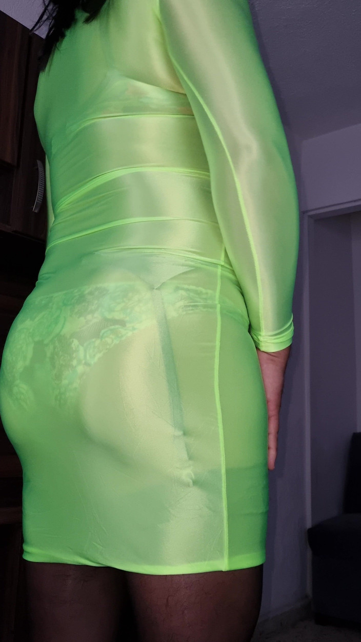 Sexy shinny clothes: 新しいライムグリーンのタイトなドレスと花柄のランジェリー