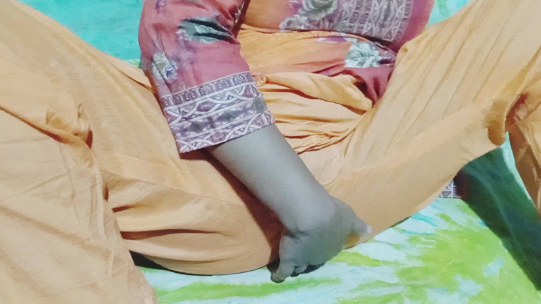 CoupleWorld: Hot Desi Boudi and Clener Sex Video