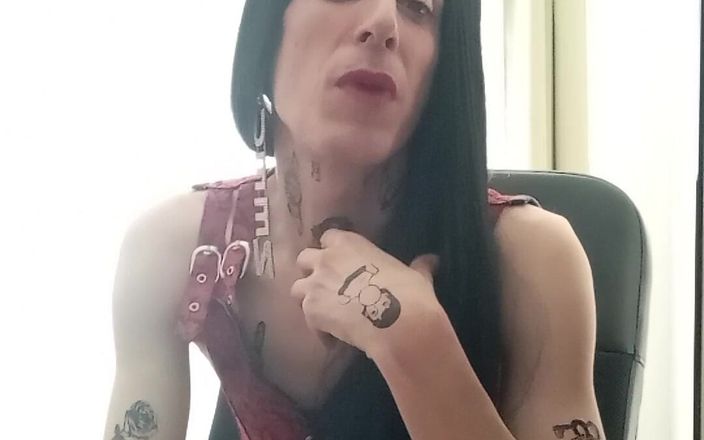 Penelopene27: Travestiet exhibicionista
