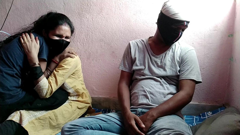 HousewifeGeeta: Trío sexual con hermanastra y mejor amigo - audio hindi