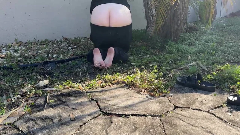Riley Daniels: Gardening Outdoor Buttcrack