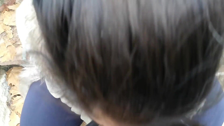 DragonGalaxy11: Svádím cizí holku z parku na kouření a sex doma