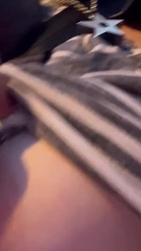 Bijna twee keer betrapt met mijn tieten bloot tijdens het lopen naar huis