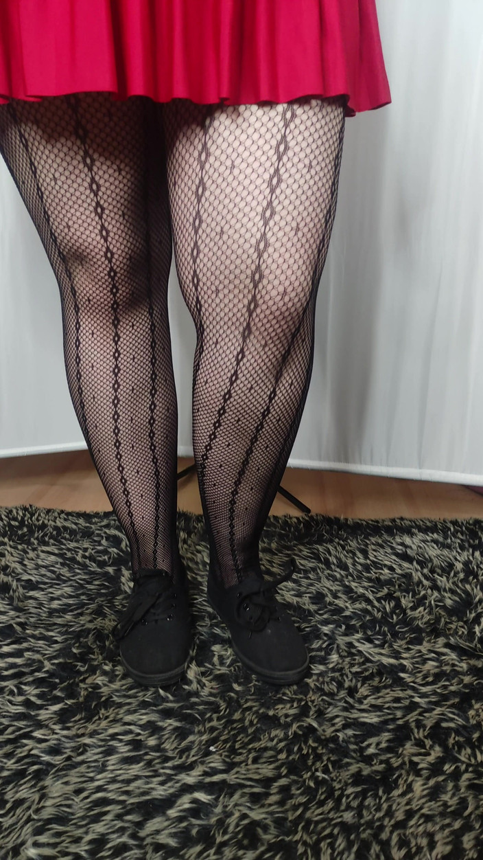 Lena Rose: [4k] Meia-calça padronizada e mini saia vermelha experimentar