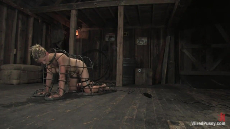 Wired Pussy by Kink: Sandra Romain ve Sara Scott