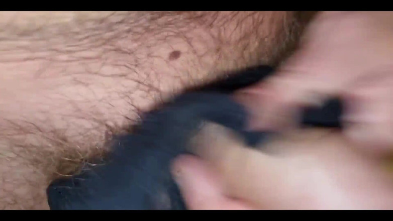 Alexander Audran: En cuclillas corrida erótica de chico