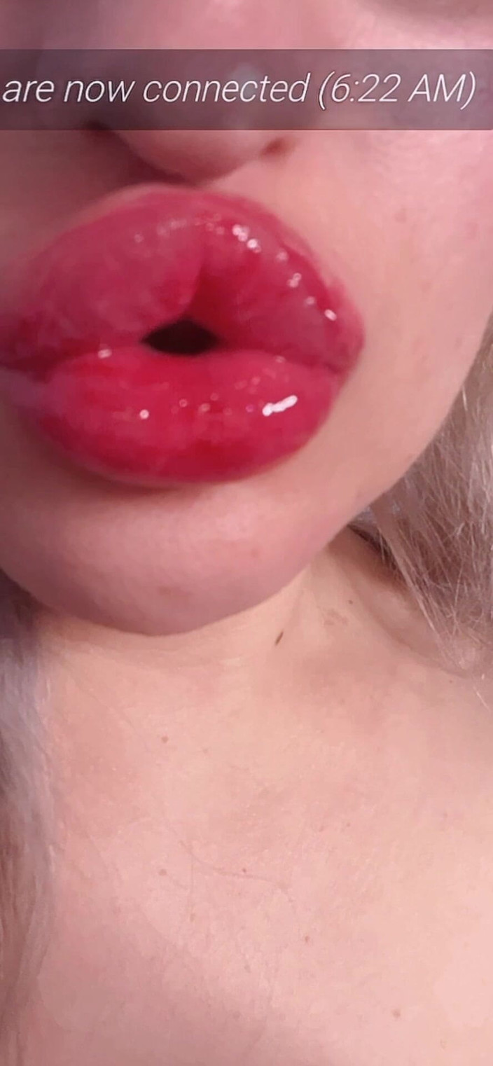 FinDom Goaldigger: Le rouge à lèvres brillant est envoûtant