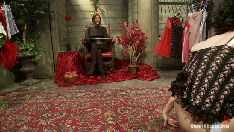 Divine Bitches by Kink: Erotické ponížení